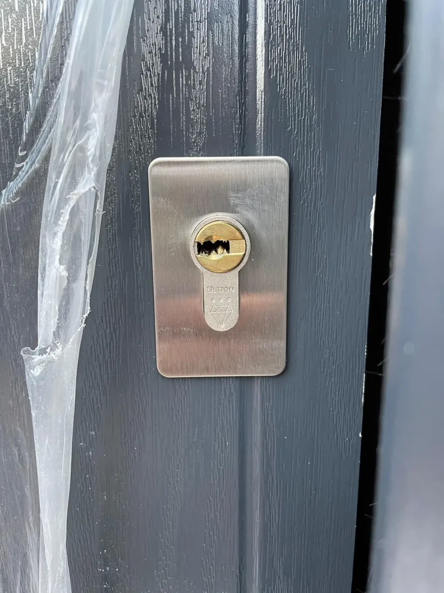 Ultion three-star cylinder in a stainless escutcheon plate on an anthracite composite door